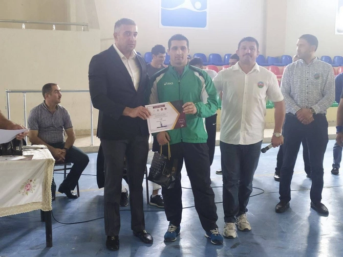 Yaşar Cavadovun xatirəsinə həsr olunmuş güləş üzrə açıq rayon birinciliyi keçirildi — FOTOLAR