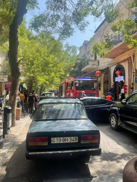 Bakının mərkəzində restoranda yanğın — FOTO/VİDEO