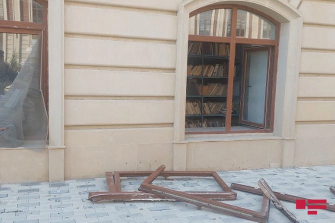 Universitetin kitabxanasında başlayan yanğın söndürüldü — FOTOLAR+YENİLƏNİB Universitetin kitabxanasında başlayan yanğın söndürüldü — FOTOLAR+YENİLƏNİB