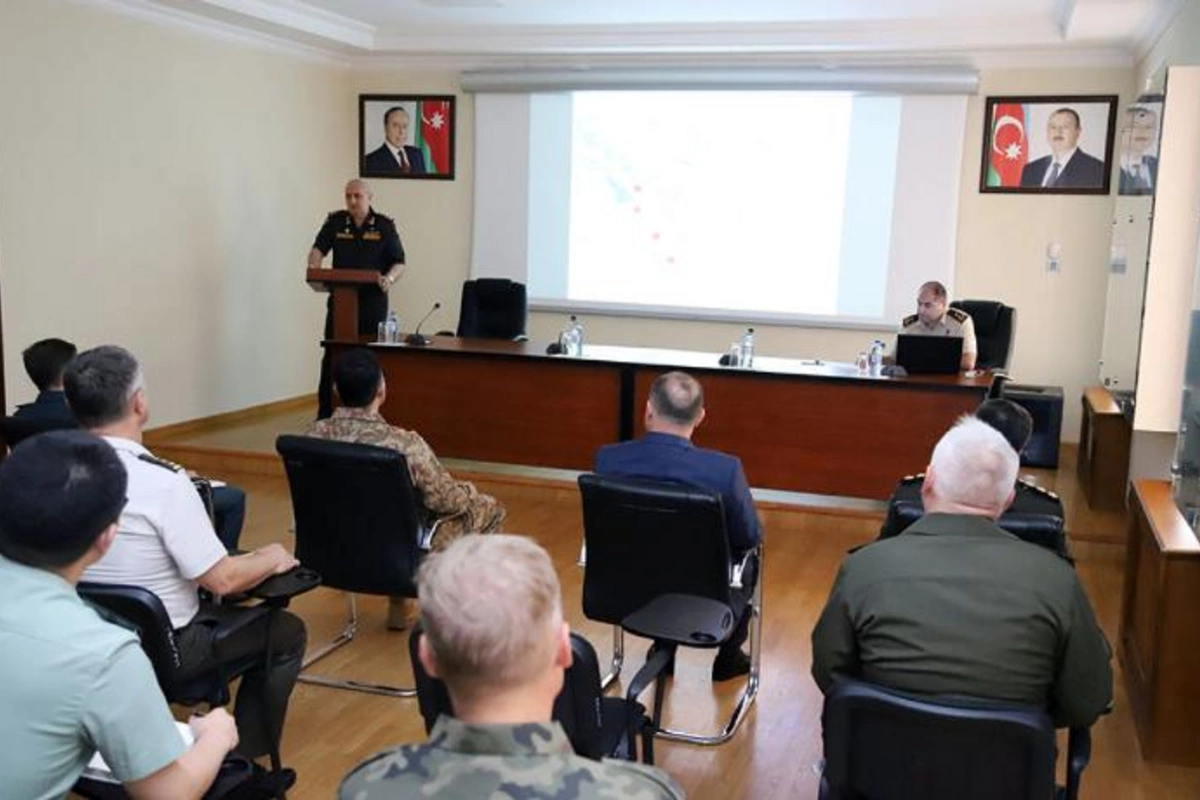 Hərbi attaşelər üçün növbəti brifinq keçirilib