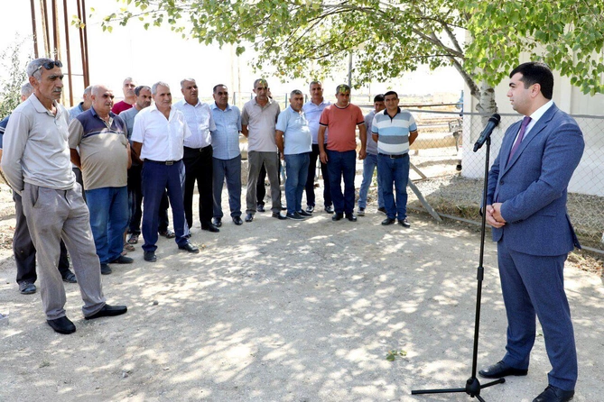 Açıq mikrofonda bu dəfə Salyandan olan sahibkarların müraciətləri dinlənildi Açıq mikrofonda bu dəfə Salyandan olan sahibkarların müraciətləri dinlənildi