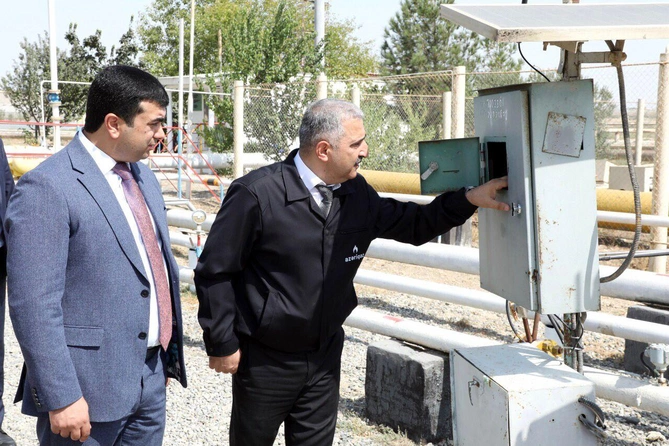 Açıq mikrofonda bu dəfə Salyandan olan sahibkarların müraciətləri dinlənildi Açıq mikrofonda bu dəfə Salyandan olan sahibkarların müraciətləri dinlənildi