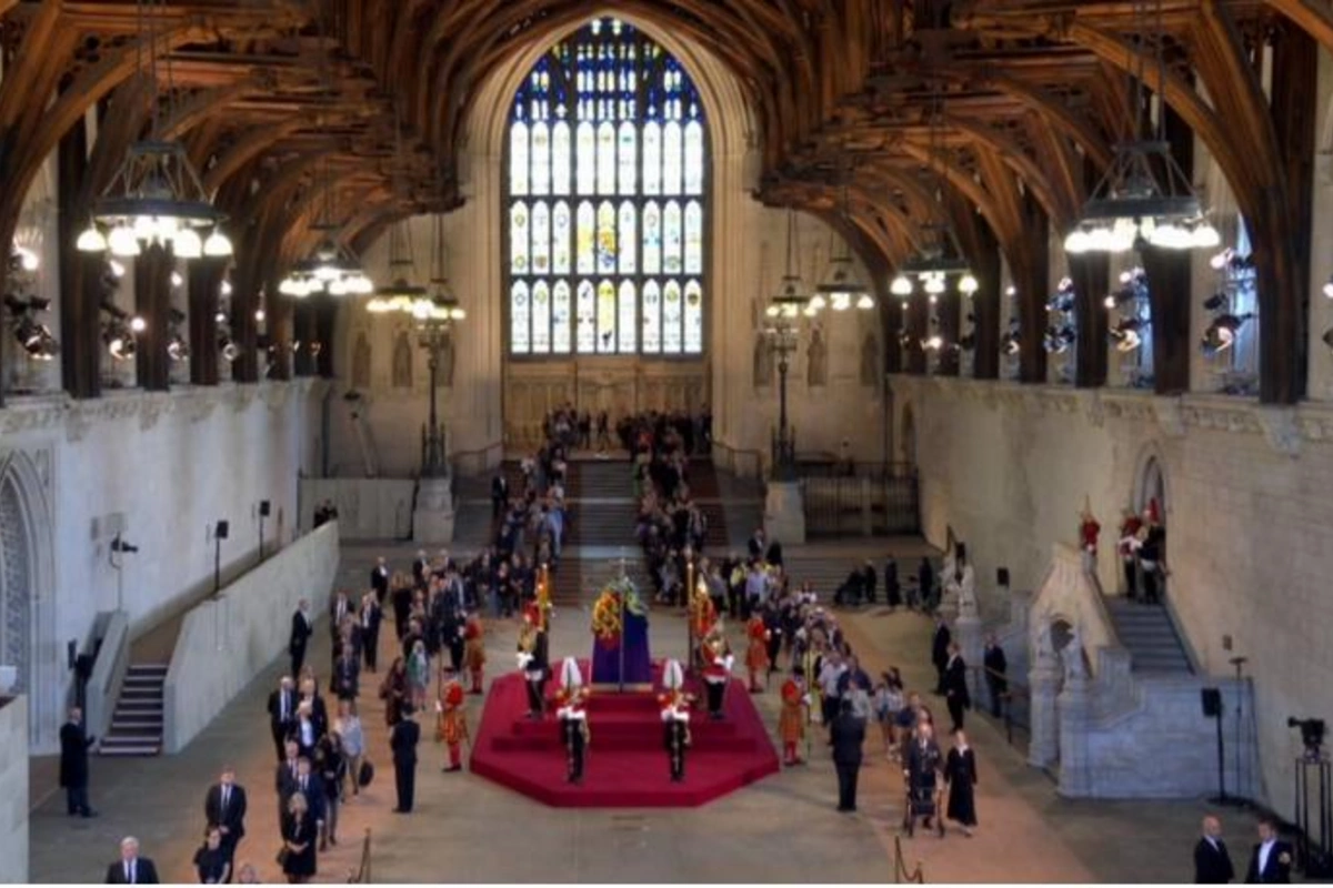 Londonda kraliça II Elizabetlə vida mərasimi keçirilir