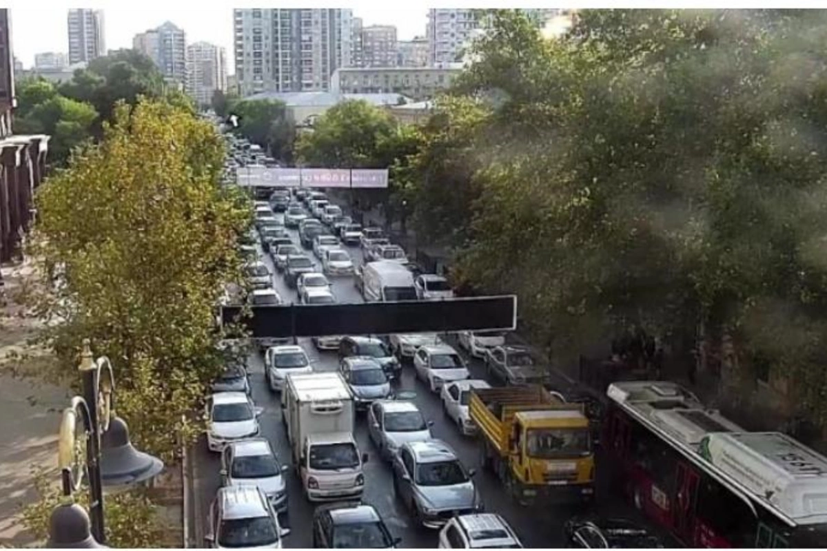 İlk dərs günündə bu yollarda sıxlıq var — FOTOLAR