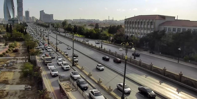 İlk dərs günündə bu yollarda sıxlıq var — FOTOLAR