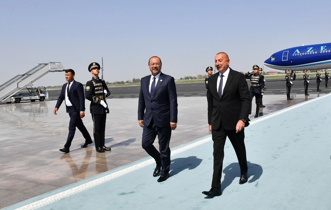 İlham Əliyev Özbəkistanda səfərdədir — FOTOLAR