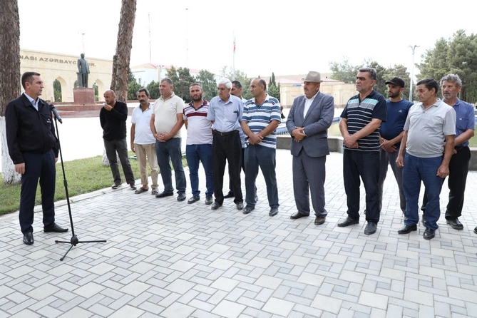 Açıq mikrofon aksiyasında sahibkarlıqla məşğul olan abonentlərin də müraciəti dinlənildi