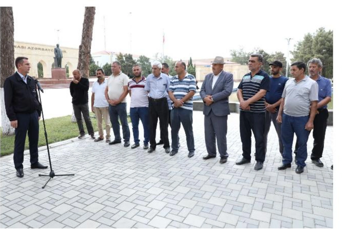 Açıq mikrofon aksiyasında sahibkarlıqla məşğul olan abonentlərin də müraciəti dinlənildi