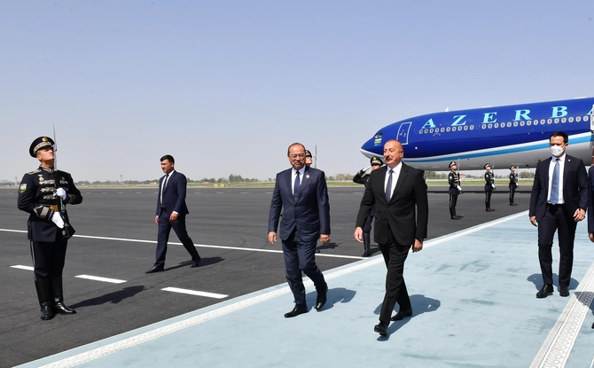 İlham Əliyev Özbəkistanda səfərdədir — FOTOLAR