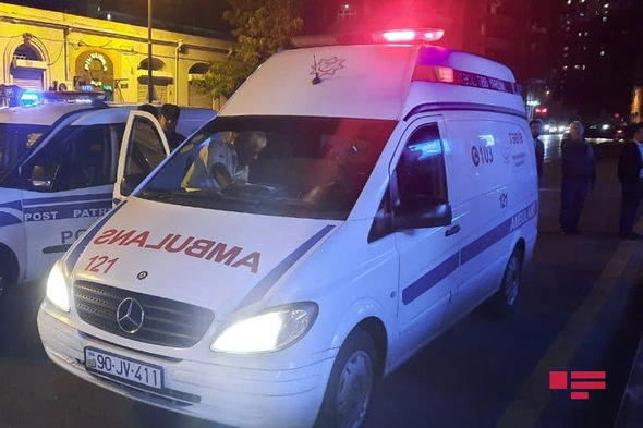 Bakıda gənc üçüncü mərtəbədən yıxılaraq komaya düşüb — FOTO Bakıda gənc üçüncü mərtəbədən yıxılaraq komaya düşüb — FOTO