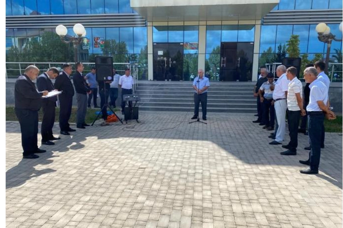 Saatlıda abonentlər problemlərini “Səyyar qəbul otağı”nda səsləndirdilər — FOTOLAR