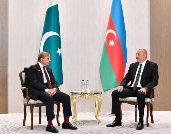 Azərbaycan Prezidenti Pakistanın Baş naziri ilə görüşüb — YENİLƏNİB (FOTOLAR) Azərbaycan Prezidenti Pakistanın Baş naziri ilə görüşüb — YENİLƏNİB (FOTOLAR)