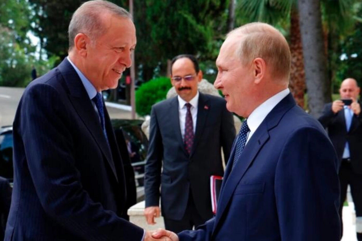 Ərdoğanla Putin qol-qola girdi, görüntülər gündəm oldu — VİDEO