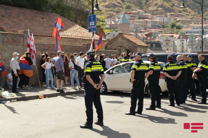 Tbilisidə ermənilərin təxribat cəhdi baş tutmayıb, polislə insident yaşanıb — YENİLƏNİB (FOTOLAR)