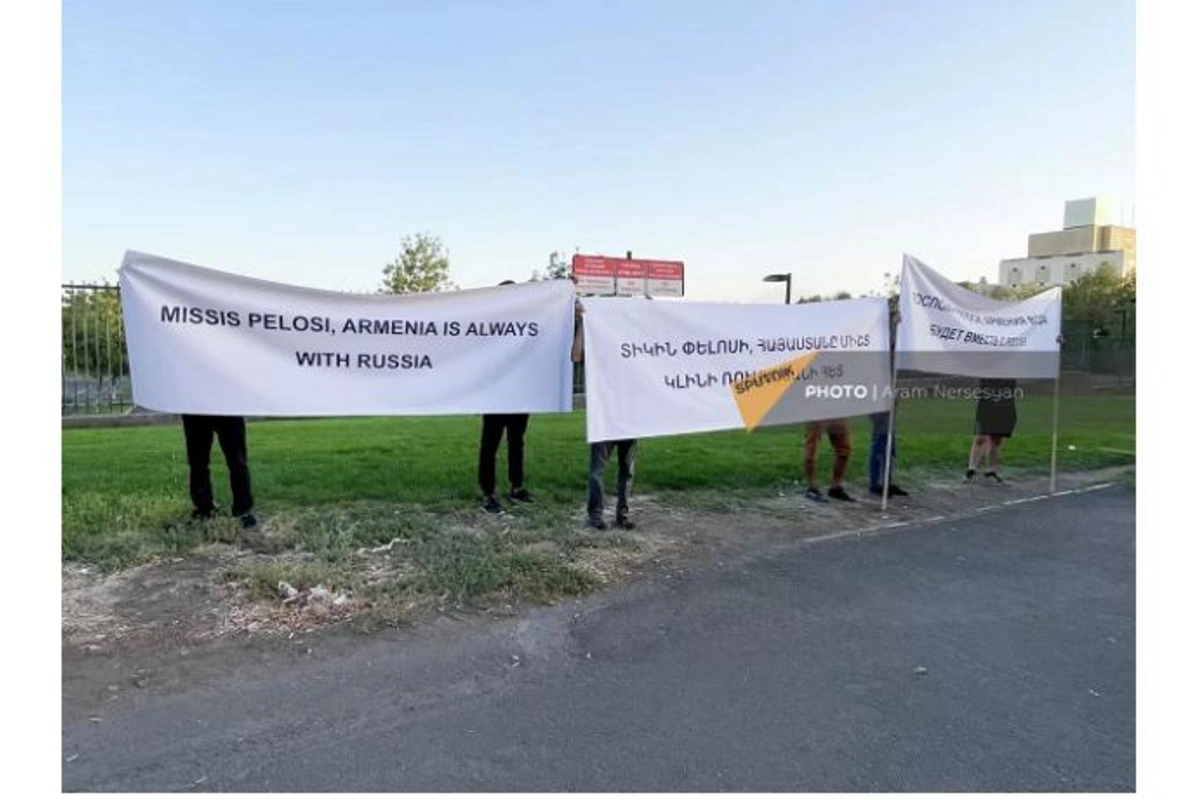 “Xanım Pelosi, Ermənistan həmişə Rusiya ilə birlikdə olacaq” — İrəvanda piket