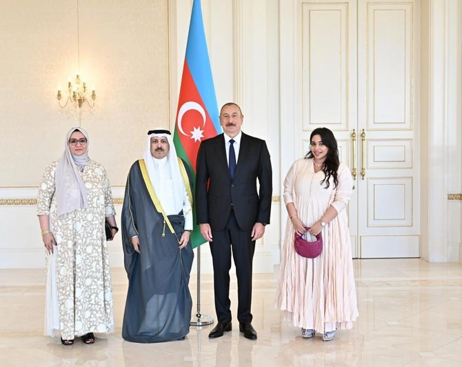 İlham Əliyev Küveytin yeni səfirinin etimadnaməsini qəbul edib — YENİLƏNİB (FOTOLAR) İlham Əliyev Küveytin yeni səfirinin etimadnaməsini qəbul edib — YENİLƏNİB (FOTOLAR)
