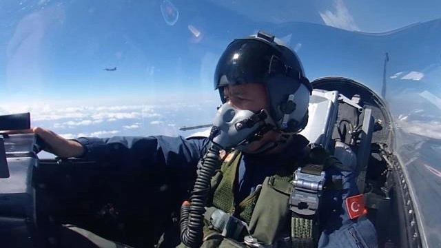 Hulusi Akar “F-16” ilə uçuş etdi — VİDEO Hulusi Akar “F-16” ilə uçuş etdi — VİDEO