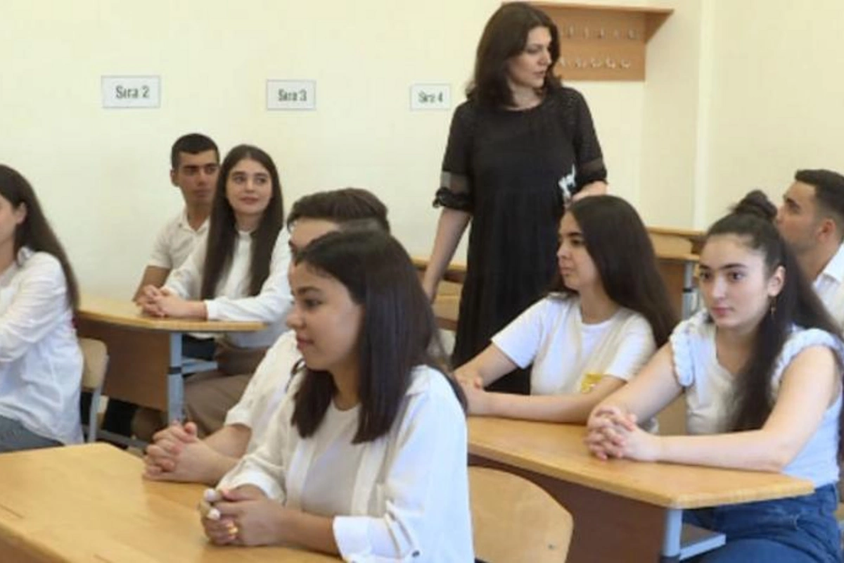 Bu sinfin məzunlarının hamısı tələbə oldular — VİDEO