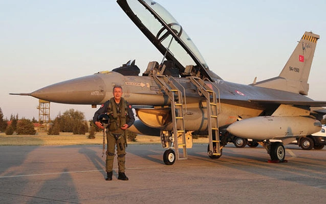 Hulusi Akar “F-16” ilə uçuş etdi — VİDEO Hulusi Akar “F-16” ilə uçuş etdi — VİDEO