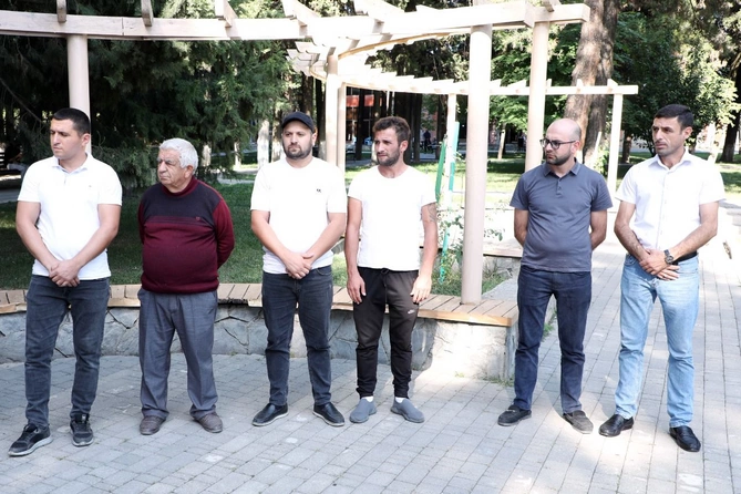 Qaxda qaz təchizatı ilə bağlı müraciətlər Açıq mikrofon aksiyasında dinlənildi — FOTOLAR
