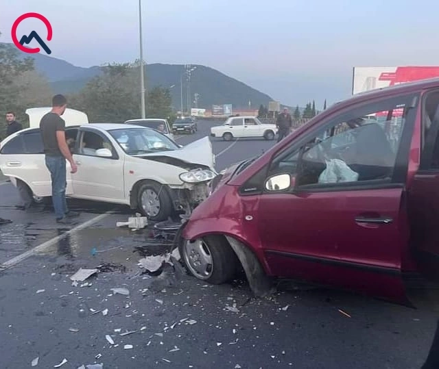 Zaqatalada mikroavtobusla avtomobil toqquşdu — FOTO