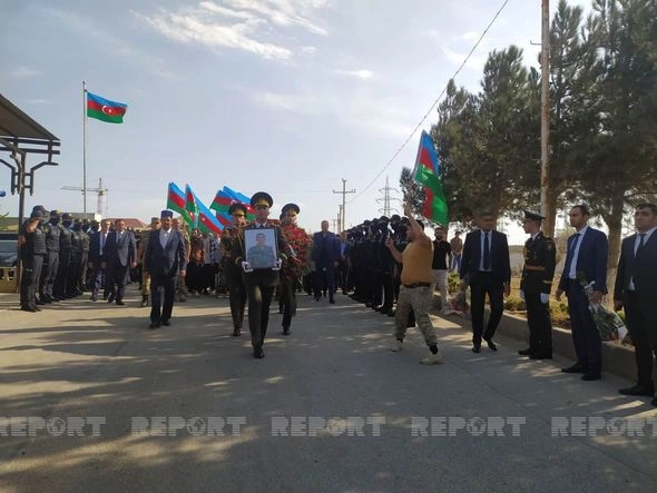 Leykozdan vəfat edən Vətən müharibəsi qazisi dəfn olundu — FOTO Leykozdan vəfat edən Vətən müharibəsi qazisi dəfn olundu — FOTO