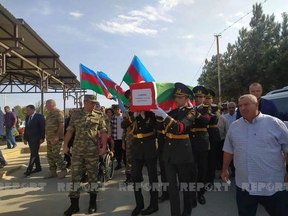 Leykozdan vəfat edən Vətən müharibəsi qazisi dəfn olundu — FOTO Leykozdan vəfat edən Vətən müharibəsi qazisi dəfn olundu — FOTO