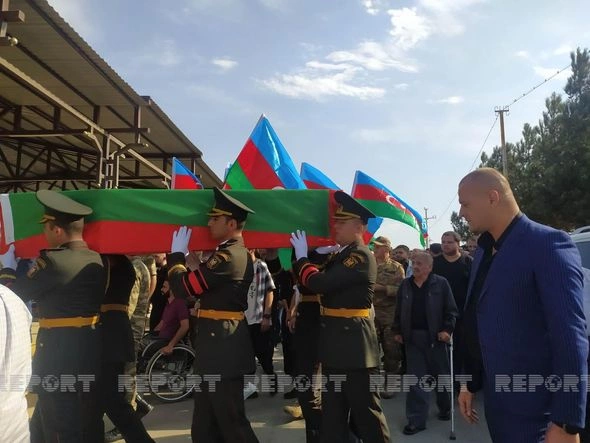 Leykozdan vəfat edən Vətən müharibəsi qazisi dəfn olundu — FOTO Leykozdan vəfat edən Vətən müharibəsi qazisi dəfn olundu — FOTO