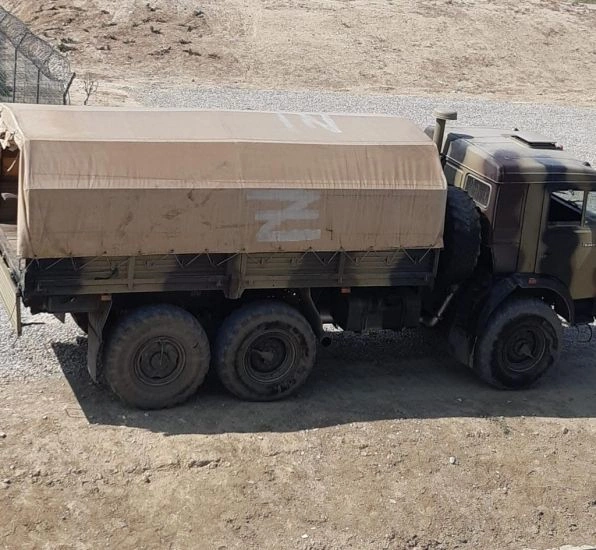Azərbaycan Ordusuna aid maşın karvanında “Z” işarəsi nəyi bildirir? — AÇIQLAMA (FOTOLAR)