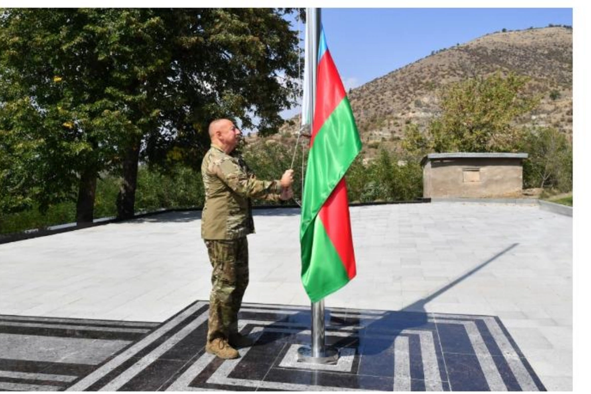 İlham Əliyev Laçında Azərbaycan Bayrağını ucaltdı