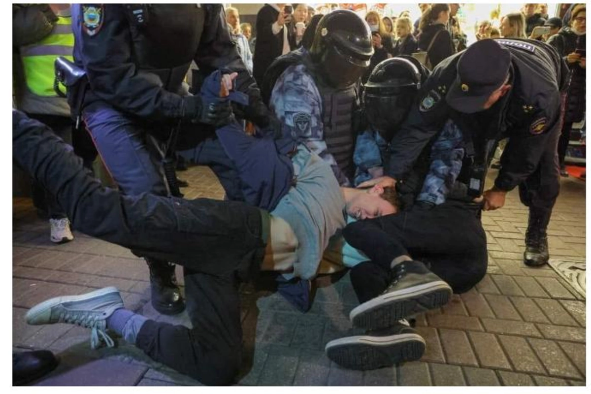Rusiya boyunca 900-dən çox etirazçının saxlandığı bildirilir— FOTOLAR