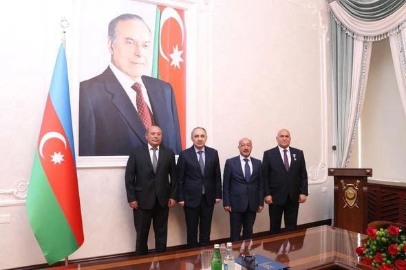 Baş Prokurorluğun bir sıra yüksək vəzifəli əməkdaşlarının fəaliyyətinə xitam verilib — SİYAHI (FOTO)