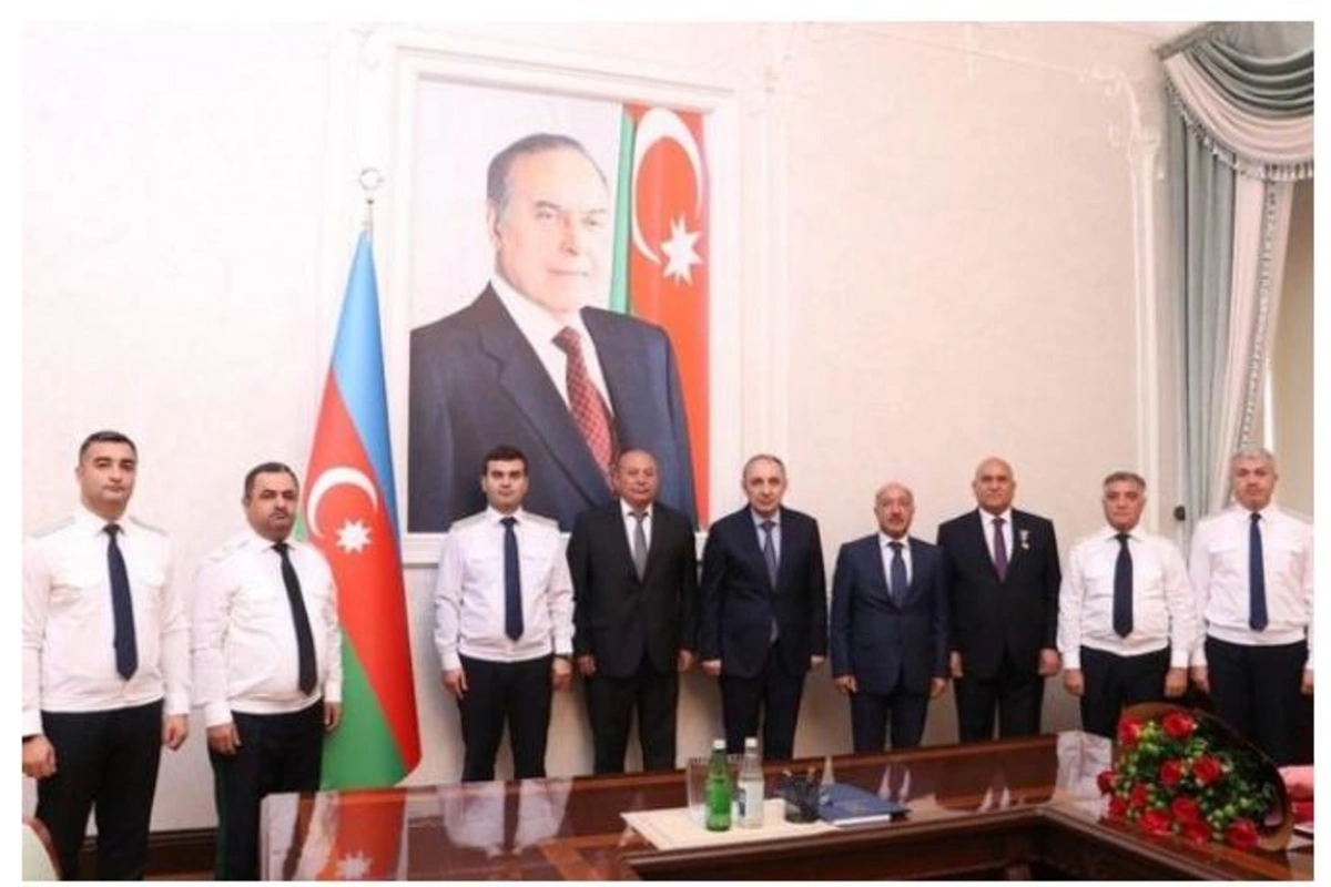 Baş Prokurorluğun bir sıra yüksək vəzifəli əməkdaşlarının fəaliyyətinə xitam verilib — SİYAHI (FOTO)