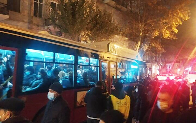 “BakuBus”ın qarajında 500 avtobus var — Camaat saatlarla gözləyir