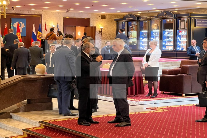 Yaqub Eyyubov Mqer Qriqoryanla qeyri-rəsmi söhbət apardı — FOTO Yaqub Eyyubov Mqer Qriqoryanla qeyri-rəsmi söhbət apardı — FOTO