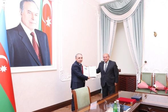 Baş Prokurorluğun bir sıra yüksək vəzifəli əməkdaşlarının fəaliyyətinə xitam verilib — SİYAHI (FOTO)