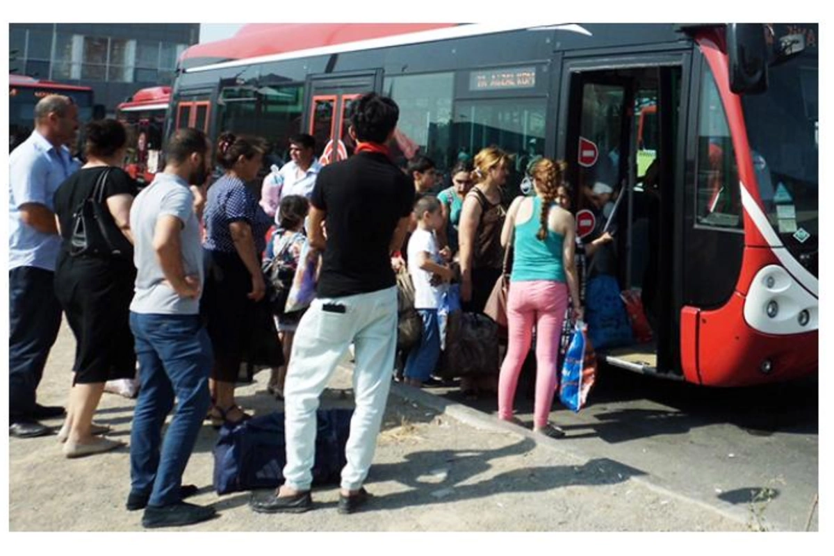 “BakuBus”ın qarajında 500 avtobus var — Camaat saatlarla gözləyir