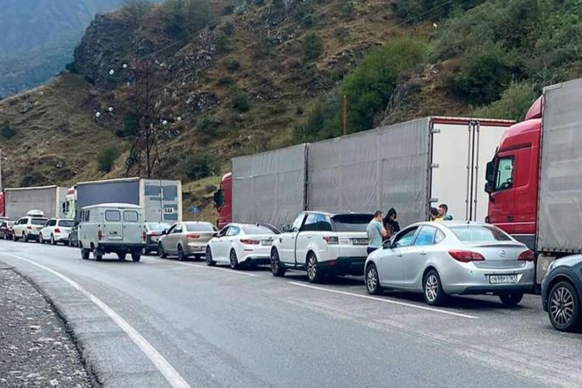 Rusiya-Gürcüstan sərhədində tıxac — 3 mindən çox maşın növbə gözləyir