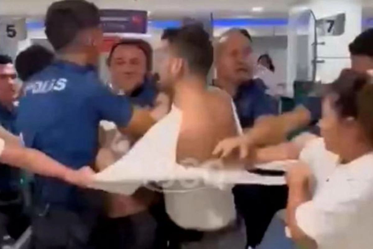 Rusiyalı turistlər Antalya aeroportunda dava saldılar — VİDEO