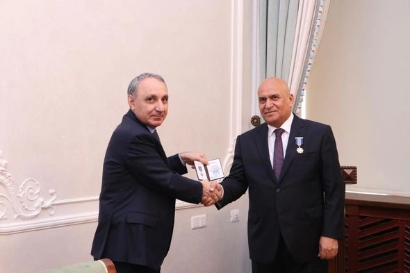 Baş Prokurorluğun bir sıra yüksək vəzifəli əməkdaşlarının fəaliyyətinə xitam verilib — SİYAHI (FOTO)