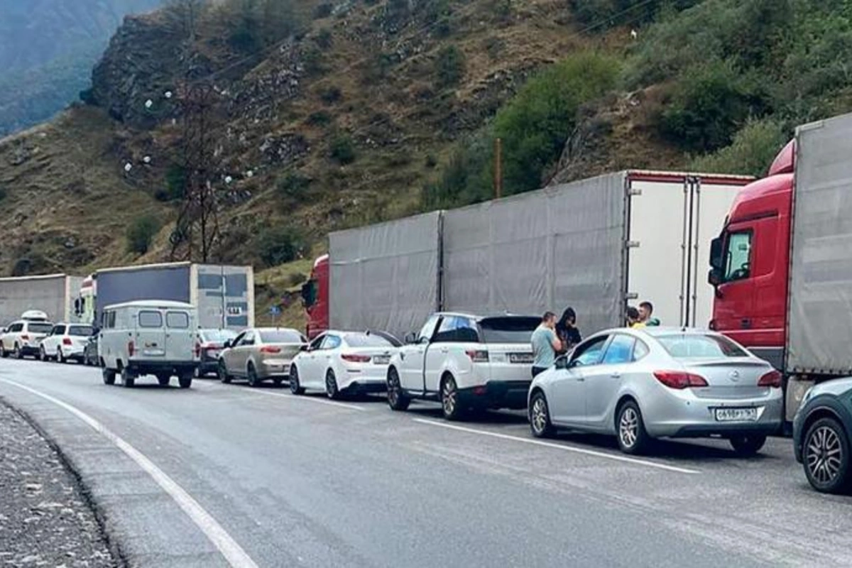 Rusiya DİN: Gürcüstanla sərhəddə 2,3 mindən çox avtomobil növbə gözləyir