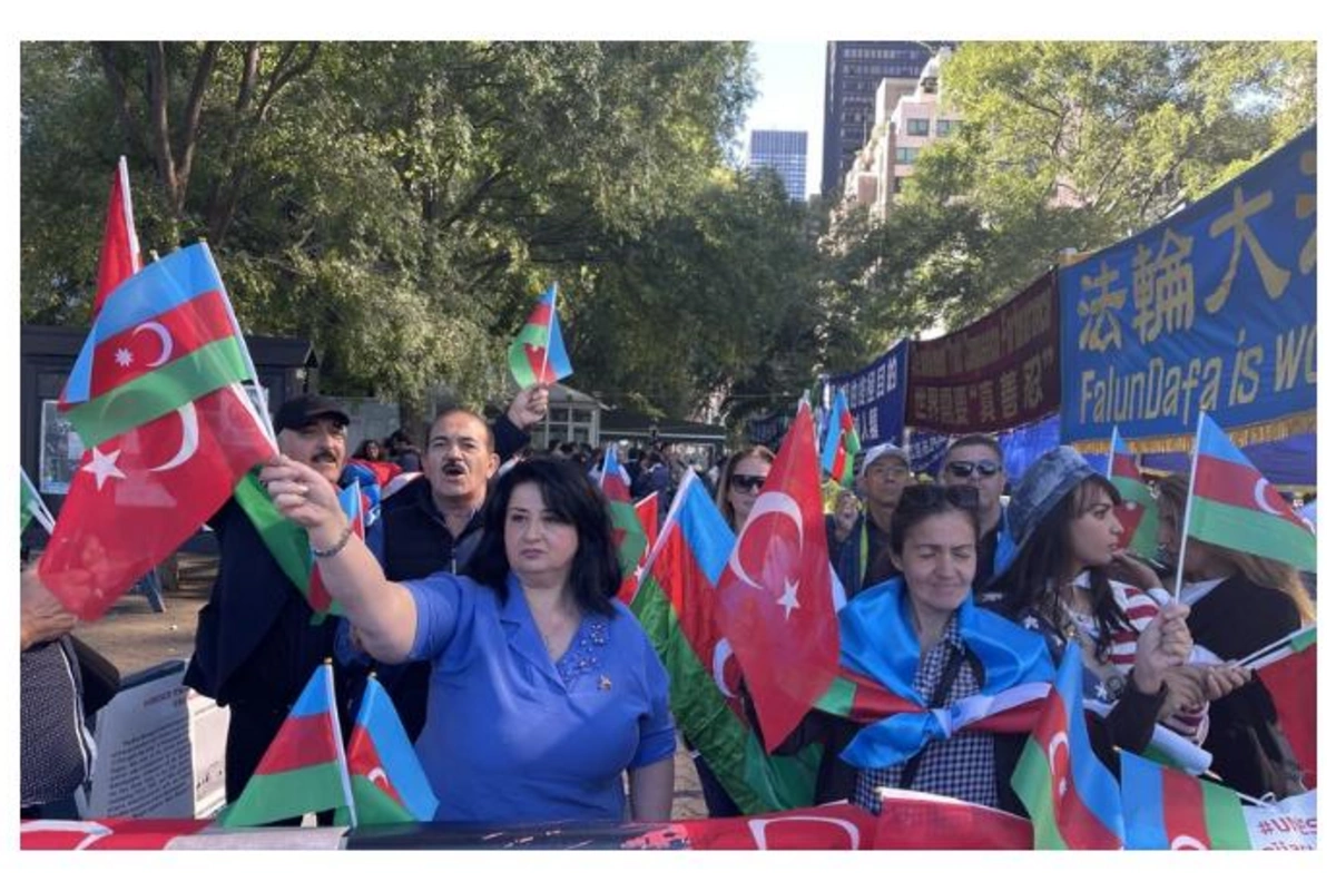 Azərbaycanlılar BMT-nin qarşısında aksiya keçiriblər