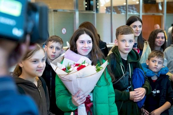 Valideyn himayəsindən məhrum olmuş 29 ukraynalı uşaq Azərbaycana gətirildi — FOTO