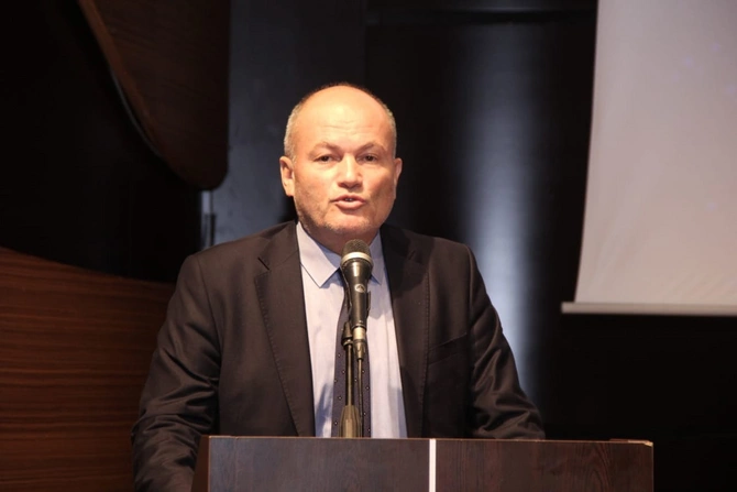 Rauf Arifoğlu: “İlk dəfədir ki, Azərbaycan jurnalistləri qurultayını qalib bir toplumun nümayəndələri kimi keçirir” Rauf Arifoğlu: “İlk dəfədir ki, Azərbaycan jurnalistləri qurultayını qalib bir toplumun nümayəndələri kimi keçirir”