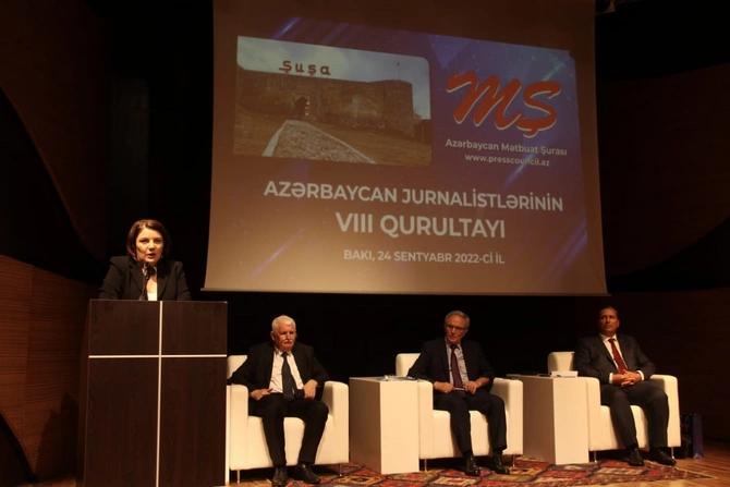 Rauf Arifoğlu: “İlk dəfədir ki, Azərbaycan jurnalistləri qurultayını qalib bir toplumun nümayəndələri kimi keçirir” Rauf Arifoğlu: “İlk dəfədir ki, Azərbaycan jurnalistləri qurultayını qalib bir toplumun nümayəndələri kimi keçirir”