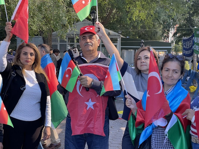 Azərbaycanlılar BMT-nin qarşısında aksiya keçiriblər