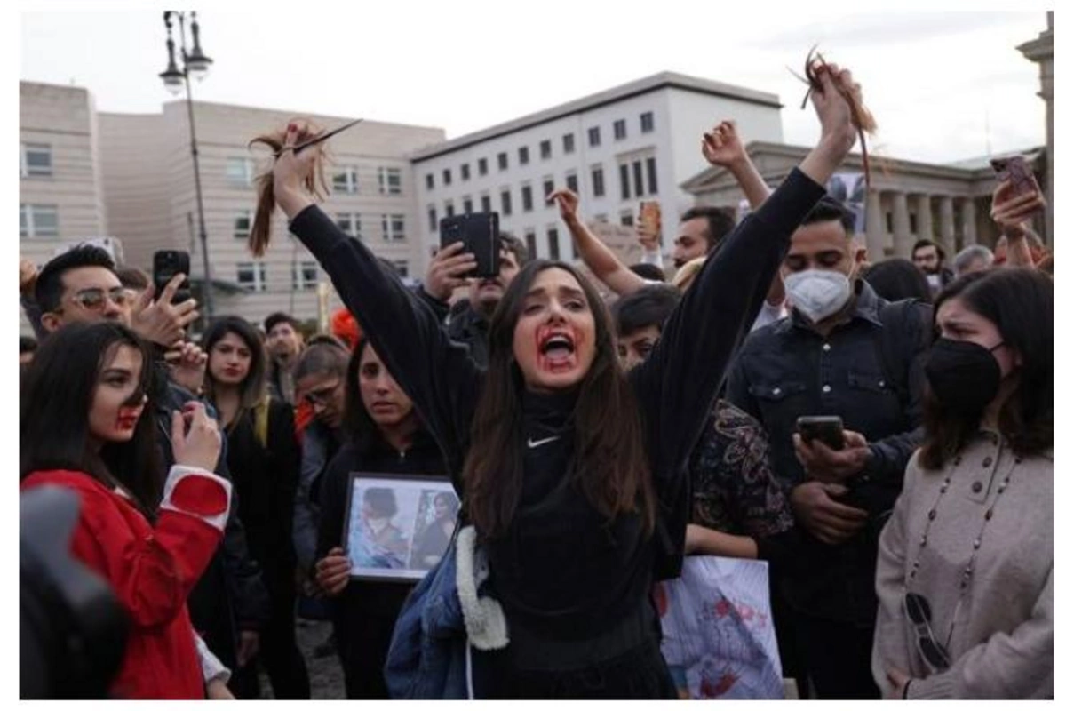 İranda etirazçılardan 14 əcnəbi həbs edilib