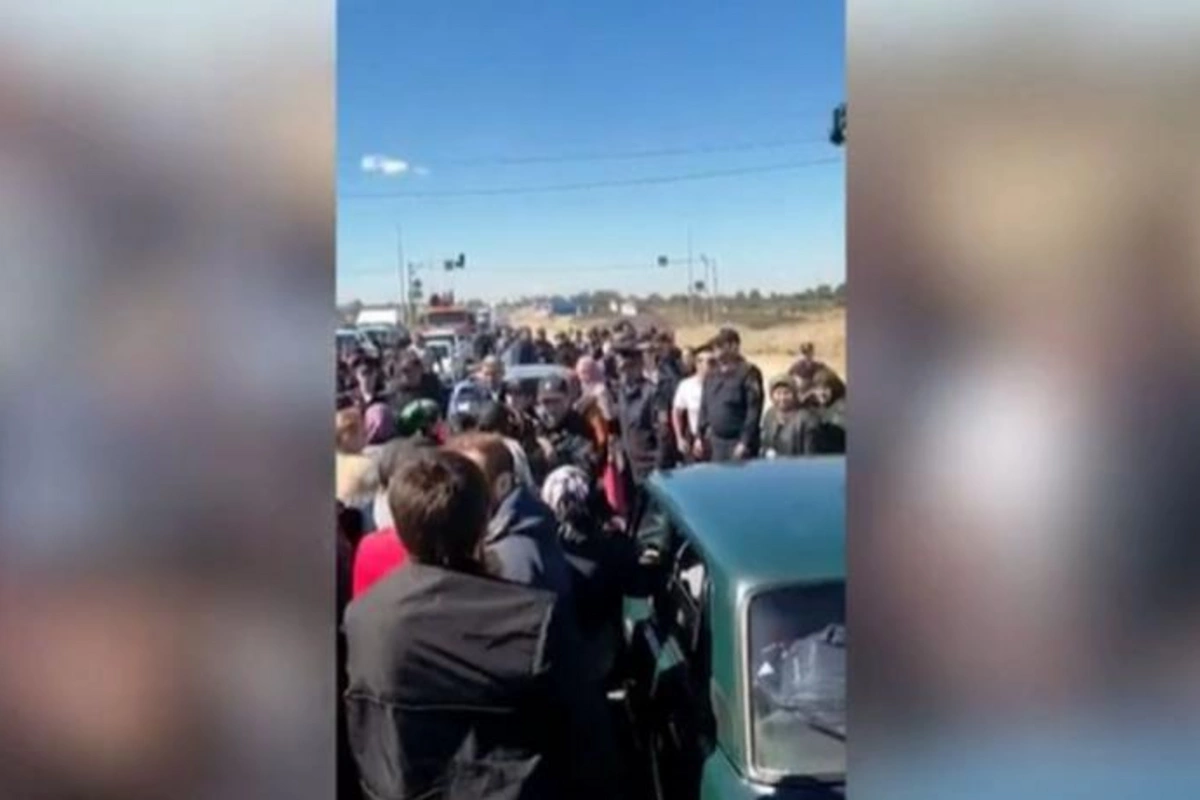 Dağıstanda səfərbərliyə etiraz olaraq yolu bağladılar — VİDEO
