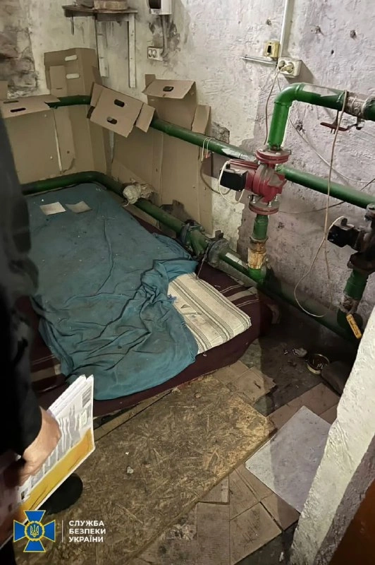 Xarkovda daha bir işgəncə kamerası aşkarlandı — FOTOLAR Xarkovda daha bir işgəncə kamerası aşkarlandı — FOTOLAR