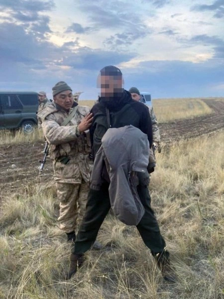 Səfərbərlikdən yayınmaq üçün Qazaxıstana qanunsuz keçən Rusiya vətəndaşları saxlanıldı — FOTOLAR